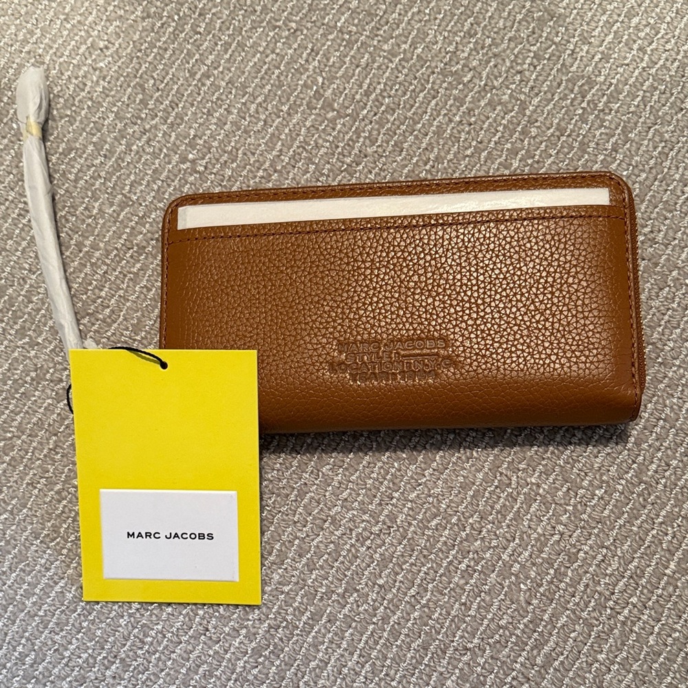 NWT- Marc Jacobs Brown Zip Around Leather Wallet